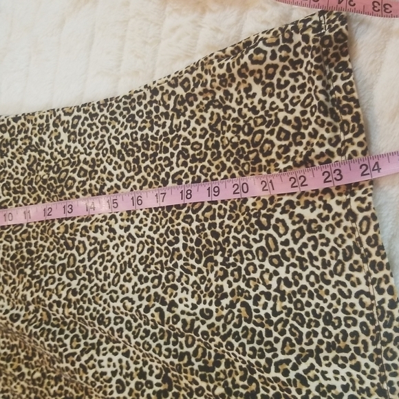 Jny Sport | Leopard Print Long Sleeved Knit Top - Picture 6 of 7